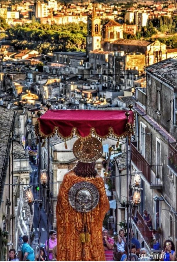 Il Loto Lägenhet Caltagirone Exteriör bild